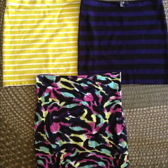 3 FOR $11 Fitted Printed Skirts
