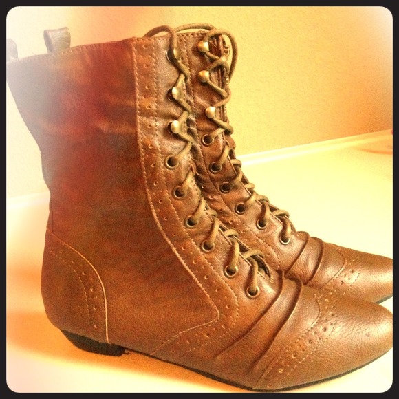 ✂️PRICE CUT ✂️Extremely Cute Fall Boots!