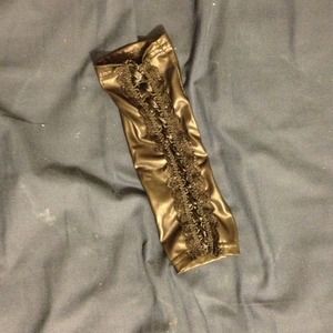 Black Claire's wrist garment