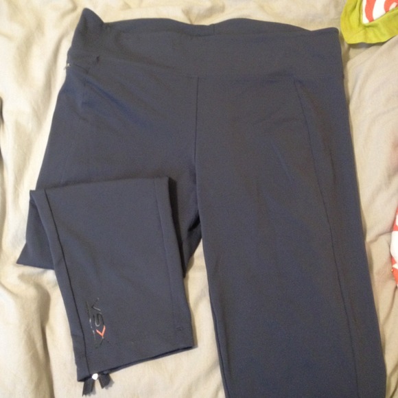 L Victoria's Secret VSX Crop Capri