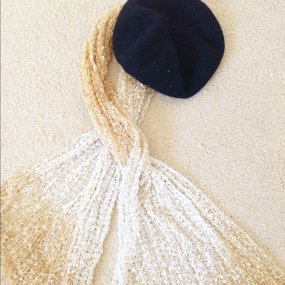 🚫BUNDLED🚫🌹SALE🌹Ombré Gold Shawl
