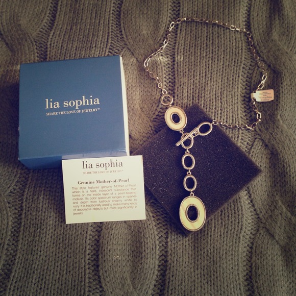 Brand new Lia Sophia mother-of-pearl necklace