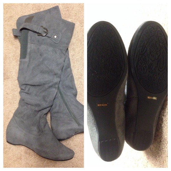 NWOT Grey zipup boots