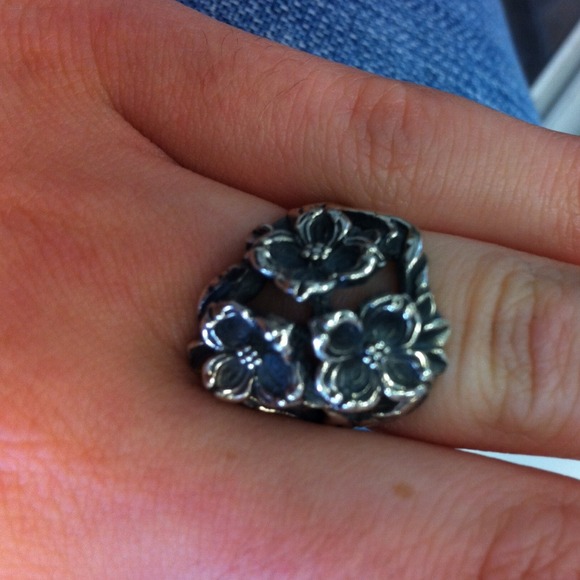 Retired James Avery Flower cluster ring