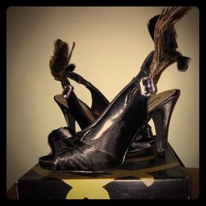 Peacock feathered black heels size 6.5