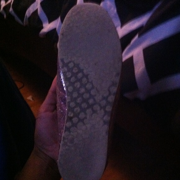 TOMS - Picture 2 of 3