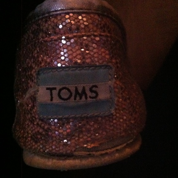 TOMS - Picture 3 of 3