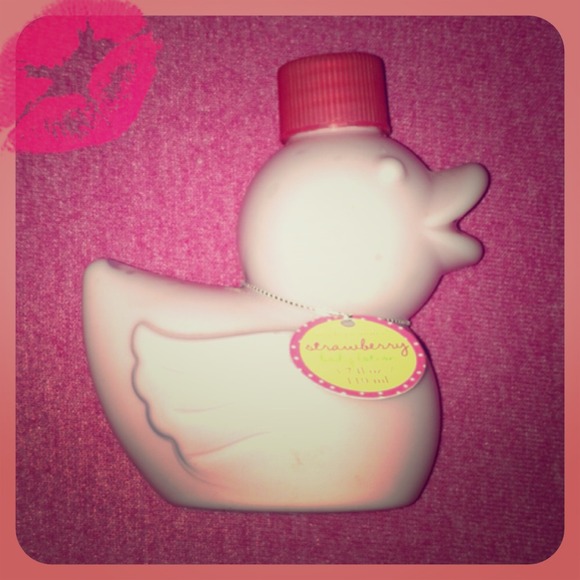 🍓 Simple Pleasures Strawberry Body Lotion 🍓