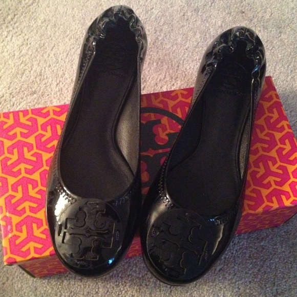 SOLD!!! Authentic Tory Burch more to come soon 😃