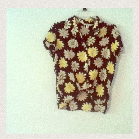 🌻SOLD🌻Daisy/sunflower button up