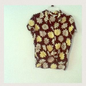 🌻SOLD🌻Daisy/sunflower button up