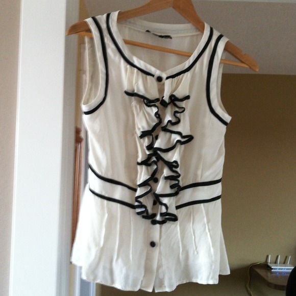 Nanette Lepore white and black button up tank