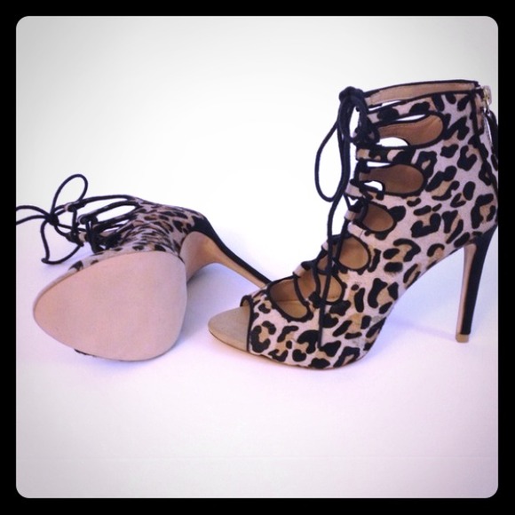 LOOKING FOR Leopard print lace up booties
