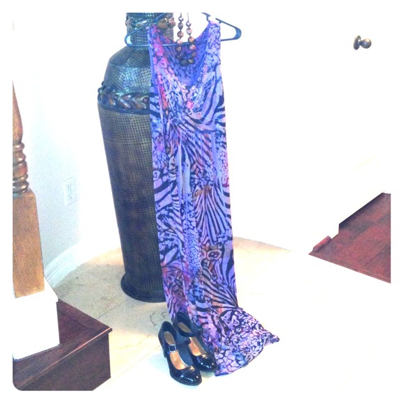 Gorgeous purple dress. Silky Fabric. Sz Large