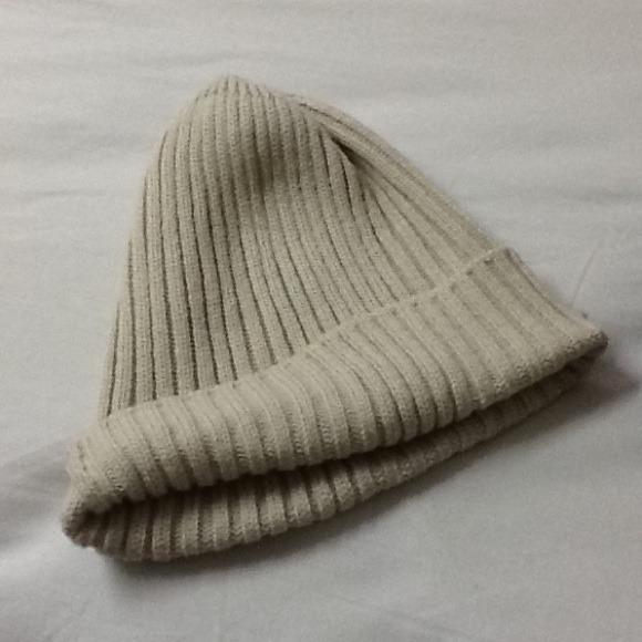🚫SOLD🚫 3 Beanie-Hats ONLY THE TAN IS AVAILABLE - Picture 1 of 3