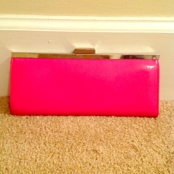 pink clutch ⭐REDUCED⭐ - Picture 1 of 2