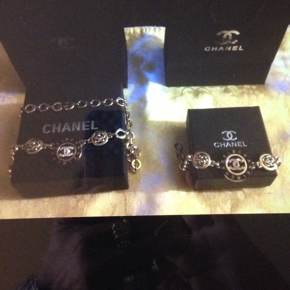 Chanel necklace yellow gold over sterling - Picture 1 of 3