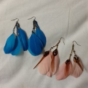 🚫🚫SOLD🚫🚫Feather Earrings- 2 pairs!