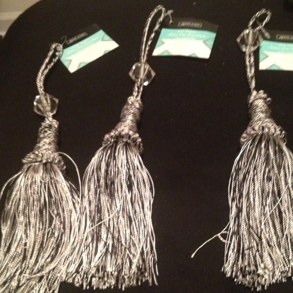3 tassels