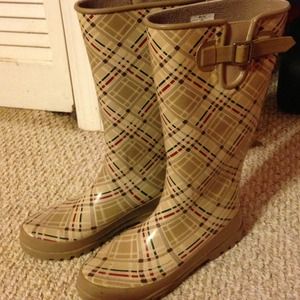 NEED TO GO👉Sperry Rain Boots!!! 🙀👢👢