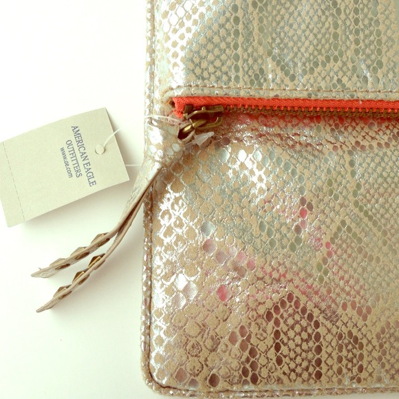 ⛔️SOLD⛔️ 💕American Eagle Snakeskin Clutch💕