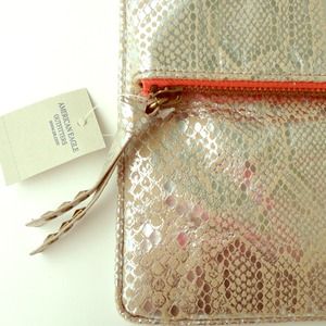 ⛔️SOLD⛔️ 💕American Eagle Snakeskin Clutch💕