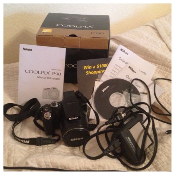 Nikon Coolpix P90 Black Camera 12.1 MP 24x Zoom