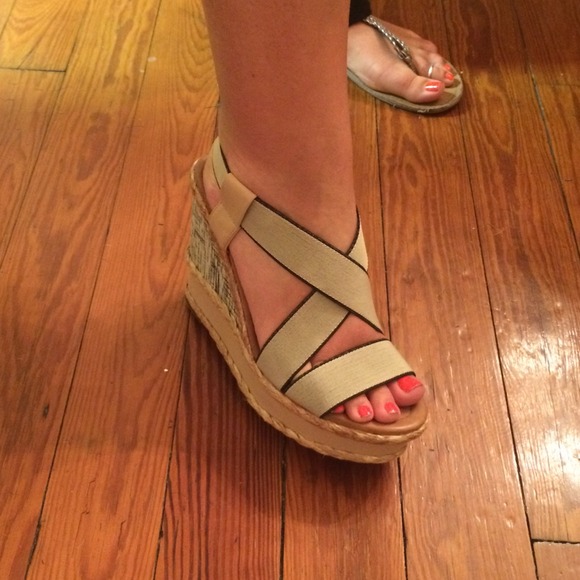 Never worn size 9 Nicole wedges - Picture 3 of 4