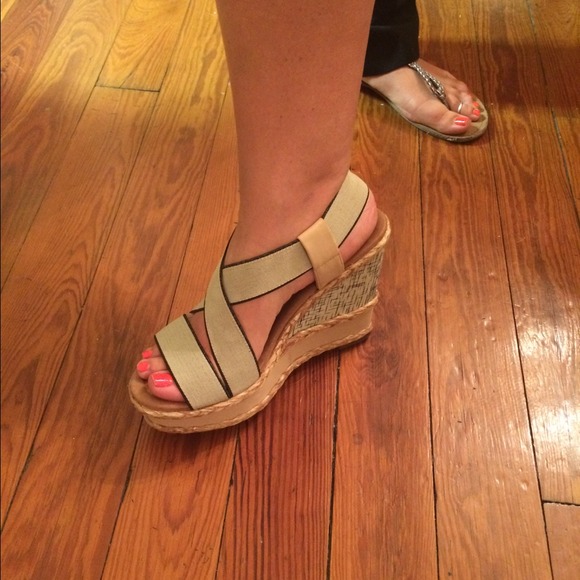 Never worn size 9 Nicole wedges - Picture 4 of 4