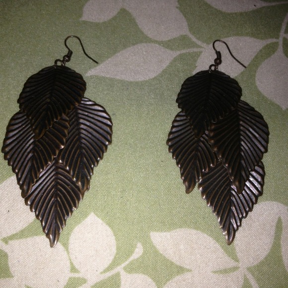 Leaf earrings - Picture 1 of 1