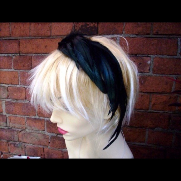 Black coque feather headband