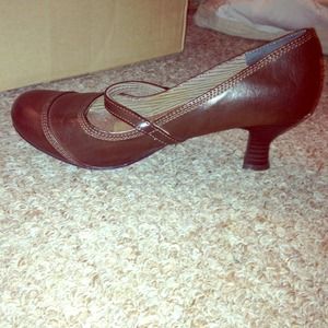 Mudd brown heels