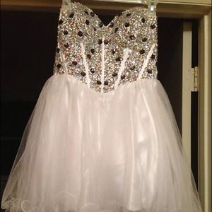 Size 4 beautiful beaded white dress