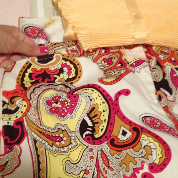 ❗️❗️SOLD❗️❗️Colorful paisley pattern dress pants - Picture 2 of 2