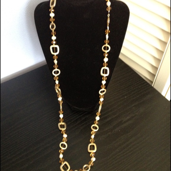 Gold and Pearl Necklace - Picture 1 of 2