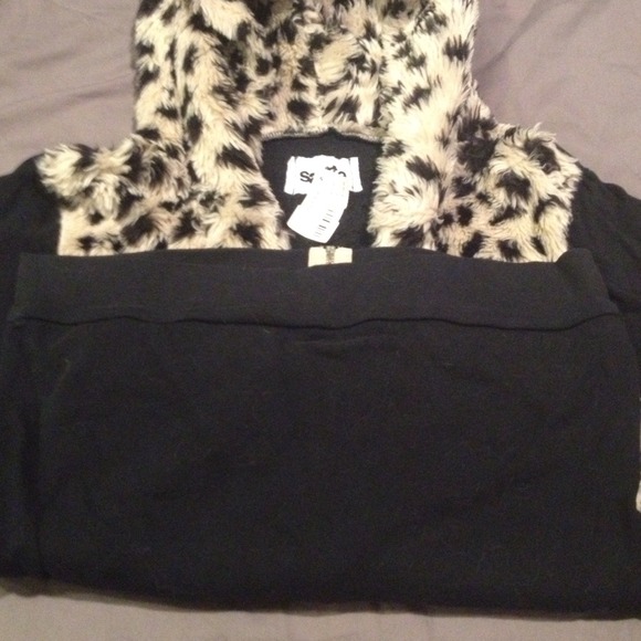 NWT Planet Blue furry leopard hoodie! SO COZY! - Picture 2 of 4