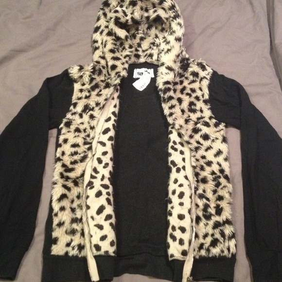NWT Planet Blue furry leopard hoodie! SO COZY! - Picture 4 of 4