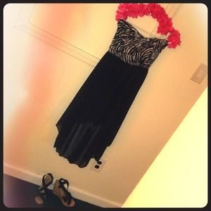 Strapless high to low Zebra dress!😍