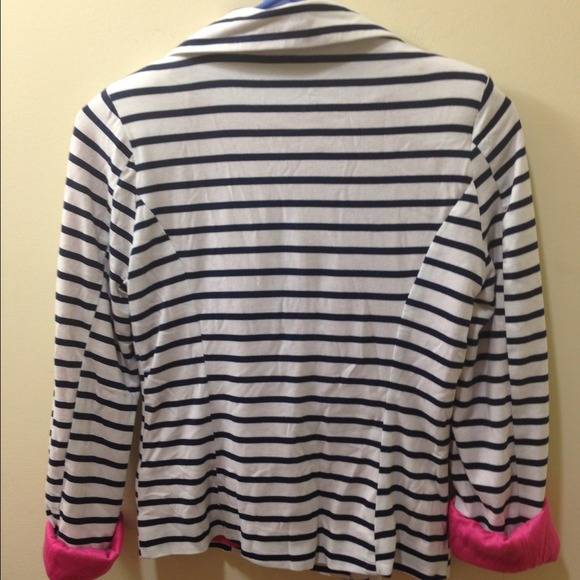 SOLD NO LONGER AVAILABLE ✋Striped blazer! - Picture 2 of 2