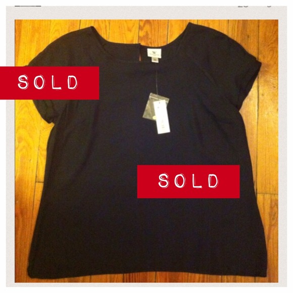 **SOLD**Size XL Short sleeve black top