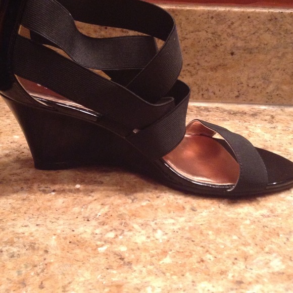 Really cute blackstrap wedges - Picture 2 of 4