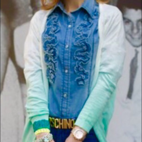 🎉Host Pick🎉BNWT Denim Ruffle Top - Picture 3 of 4