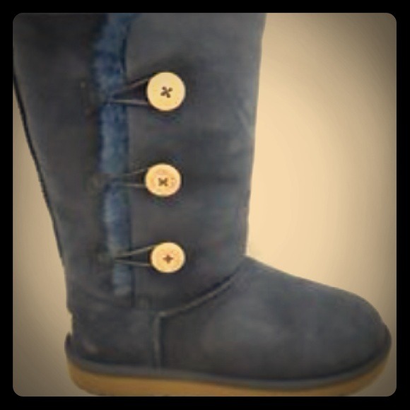 Blue bailey button triplet uggs