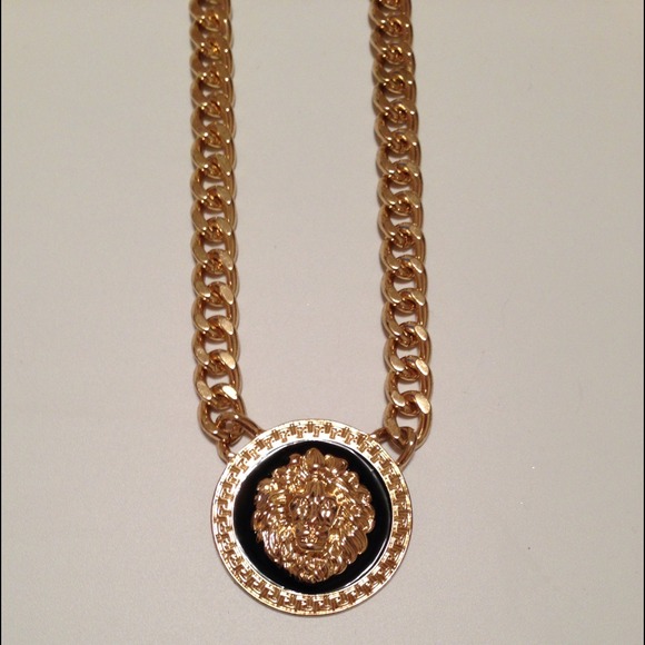 🚫🚫🚫SOLD🚫🚫🚫Gold Chunky Lion Chain