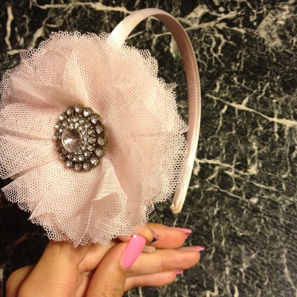 A baby pink Head Band with a beautiful flower - Picture 1 of 1