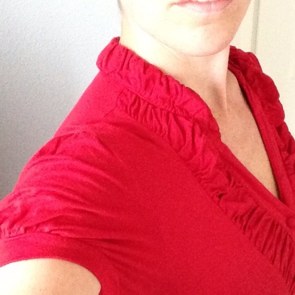 SOLD!! 🌺💙💜💋Red blouse - Picture 2 of 2