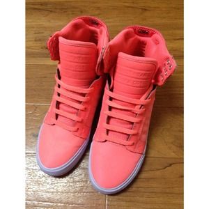 ✨Coral-pink Supra Skytops LIKE NEW ✨👟 Size 8