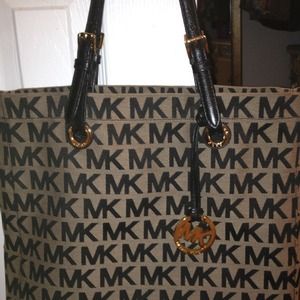 NO TRADES 💯 Authentic MK large purse FIRM PRICE !