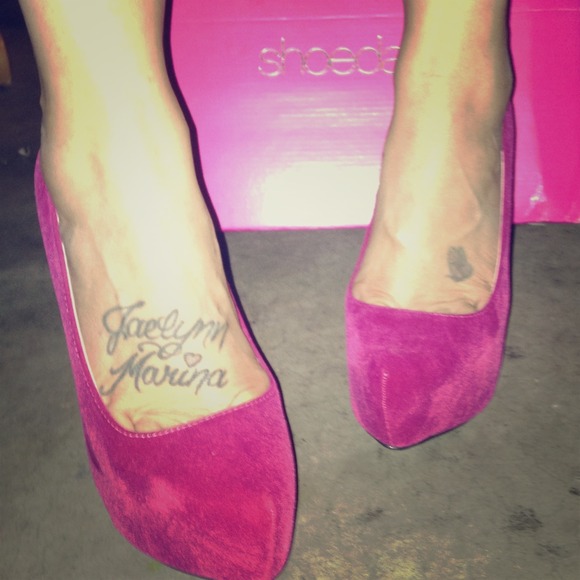 shoe dazzle Shoes - NEW IN BOX Shoedazzle fushia platforms size 8