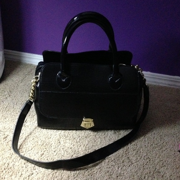 ❌HOLD @miszbee915❌ Black Steve Madden purse